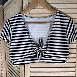 COCOSHIP Black and White Striped Blouse